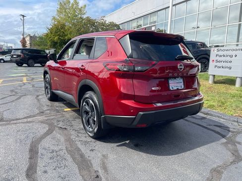 Used 2025 Nissan Rogue SV AWD/4WD image 3