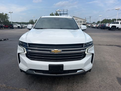 Used 2024 Chevrolet Suburban LT AWD/4WD image 2