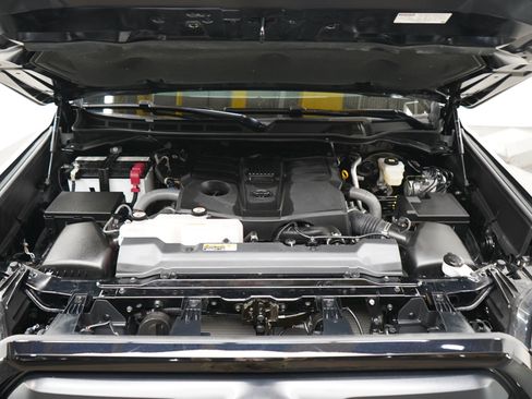 Used 2025 Toyota Tundra Limited AWD/4WD image 31