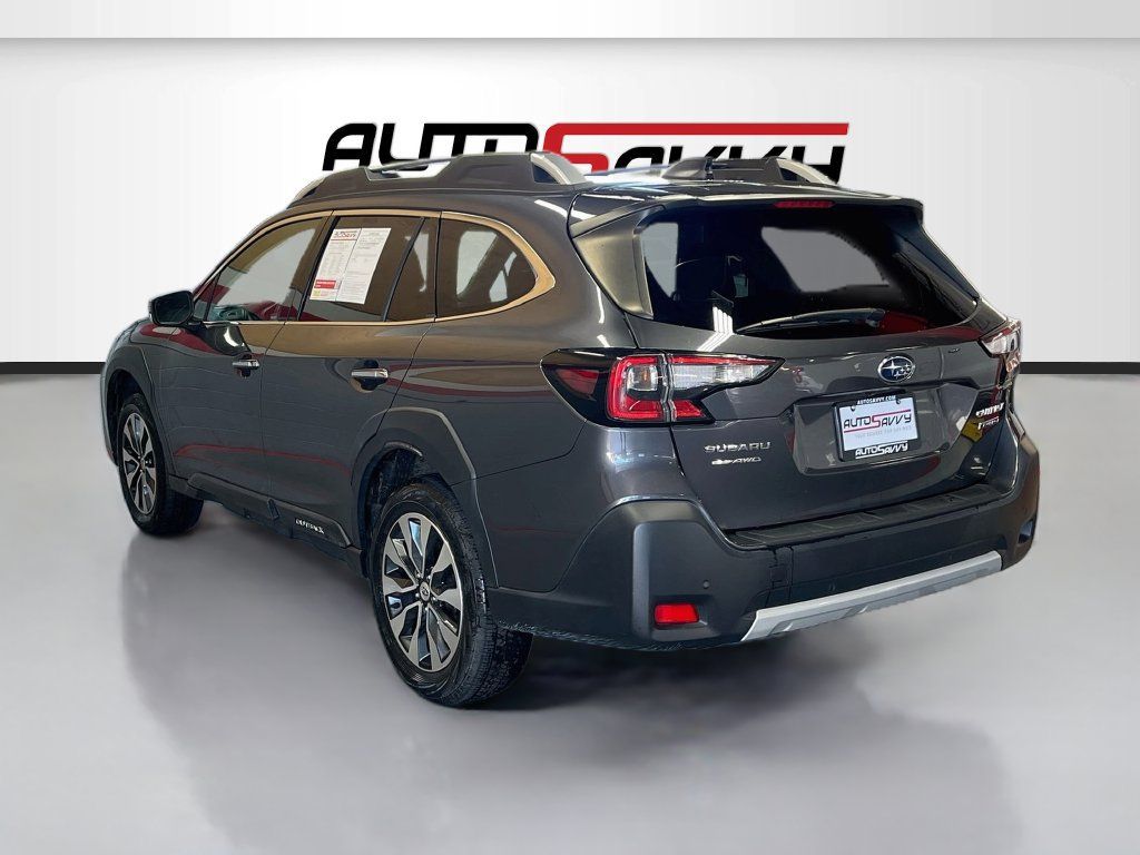 Used 2023 Subaru Outback Touring AWD/4WD image 5