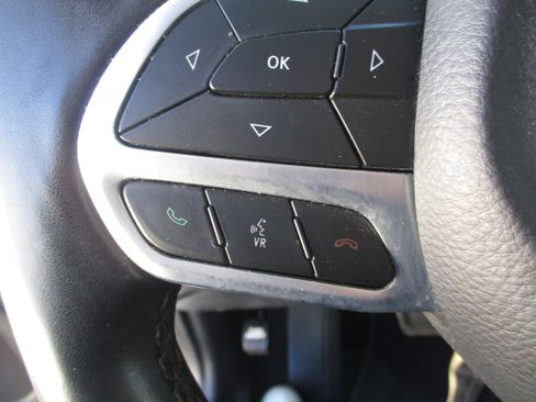 Used 2019 Chrysler 300 Limited w/ Safetytec Plus Group image 26