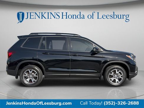 Used 2023 Honda Passport TrailSport image 2