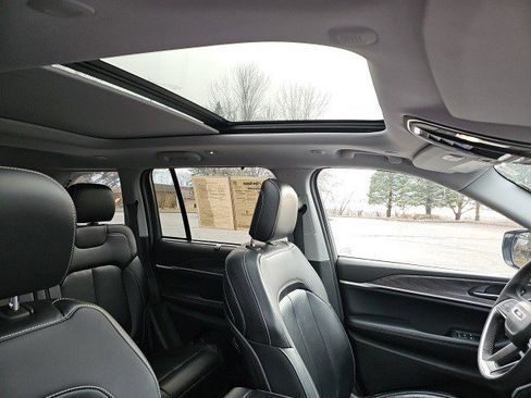 Used 2022 Jeep Grand Cherokee Limited 4xe w/ Luxury Tech Group II image 13