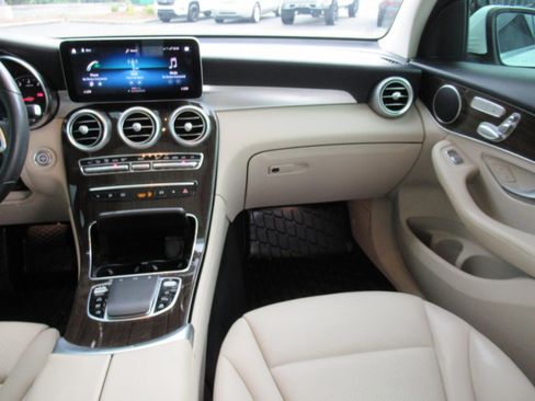 Used 2022 Mercedes-Benz GLC 300 image 14