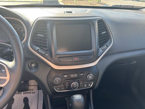 Used 2017 Jeep Cherokee High Altitude w/ Luxury Group FWD image 14