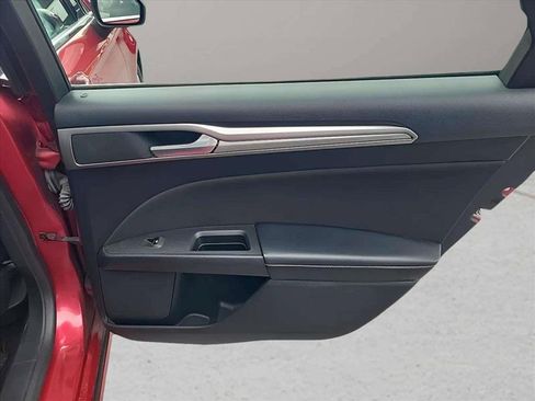 Used 2020 Ford Fusion SE FWD image 22