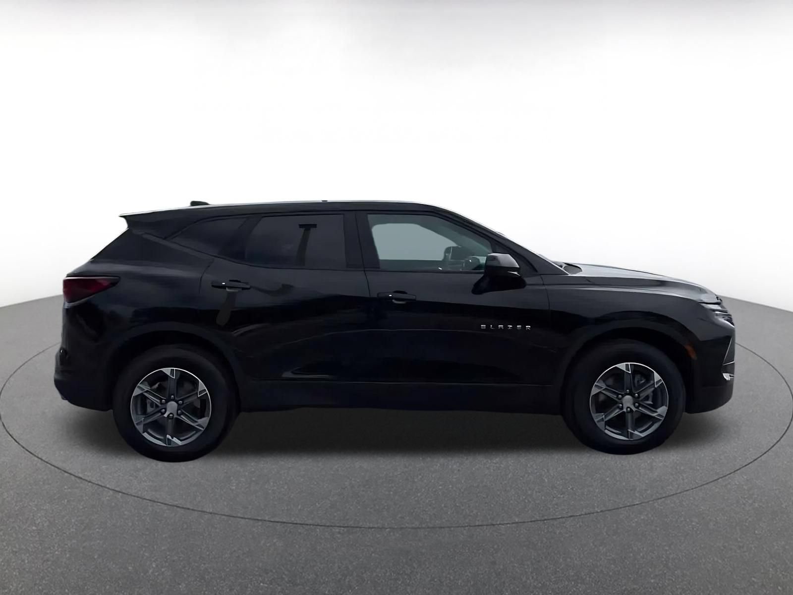 Used 2025 Chevrolet Blazer LT FWD image 15