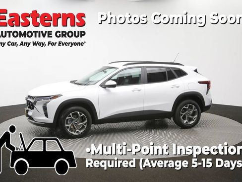 Used 2025 Chevrolet Trax LT FWD image 58