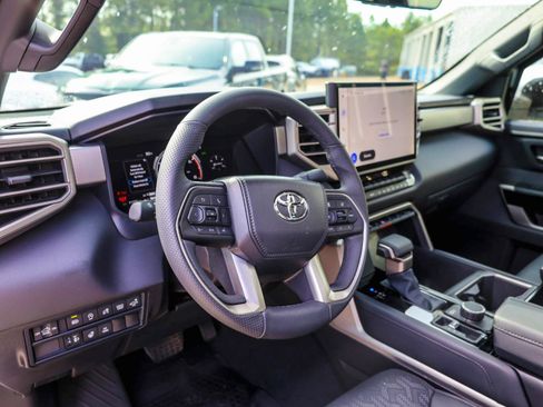 Used 2025 Toyota Tundra Limited AWD/4WD image 15