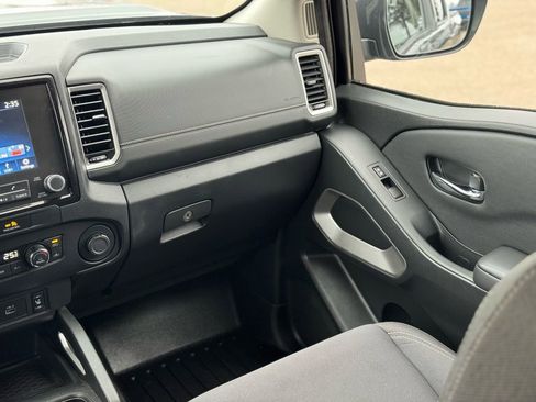 Used 2022 Nissan Frontier SV image 13