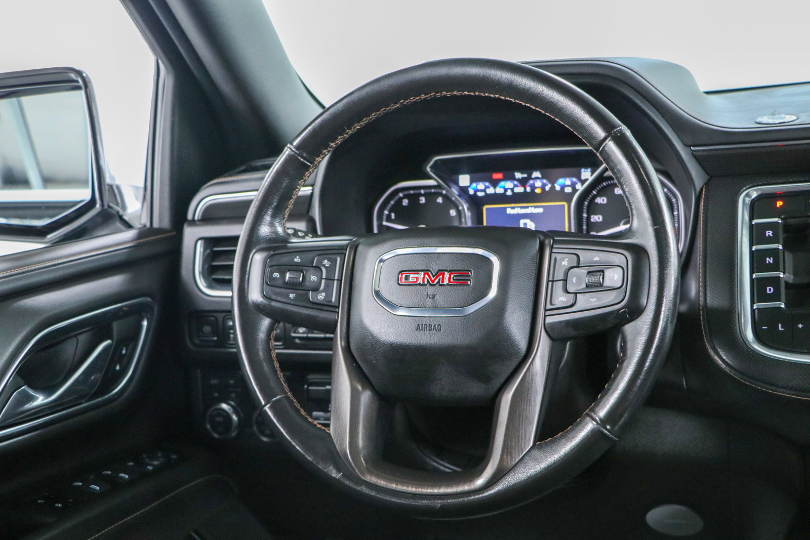 Used 2021 GMC Yukon AT4 w/ AT4 Premium Plus Package AWD/4WD image 13