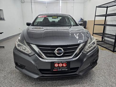 Used 2017 Nissan Altima 2.5 SV image 2
