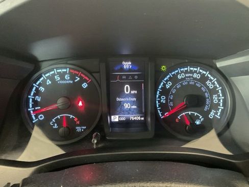 Used 2022 Toyota Tacoma SR AWD/4WD image 14