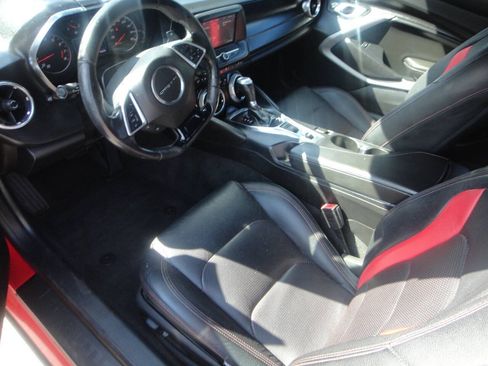 Used 2019 Chevrolet Camaro LT RWD image 7