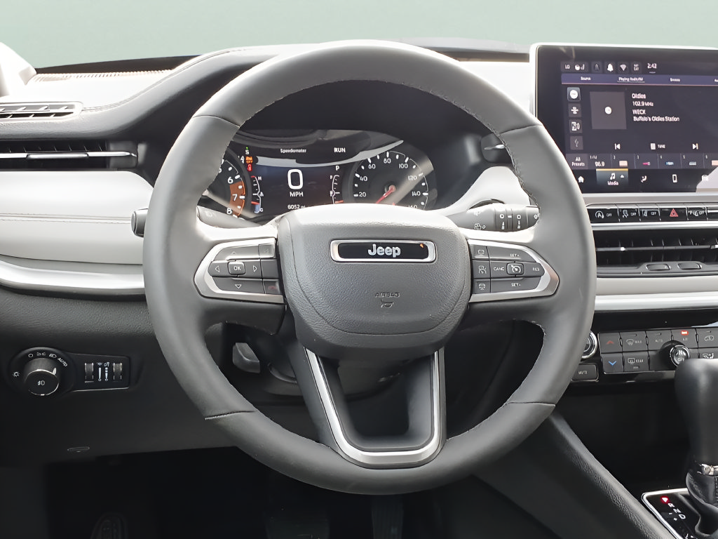 Used 2025 Jeep Compass Limited AWD/4WD image 13