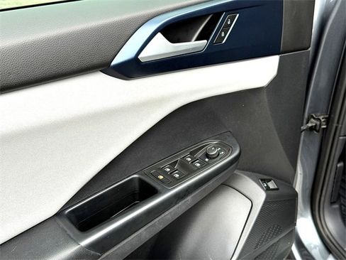 Certified 2022 Volkswagen Taos SE image 12