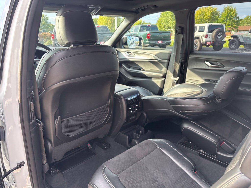Used 2024 Jeep Grand Cherokee L Altitude AWD/4WD image 27