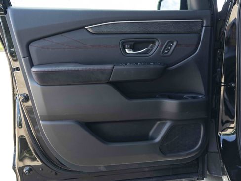 Used 2026 Honda Pilot Black Edition image 37