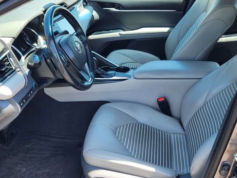 Used 2018 Toyota Camry SE w/ Moonroof Package FWD image 12