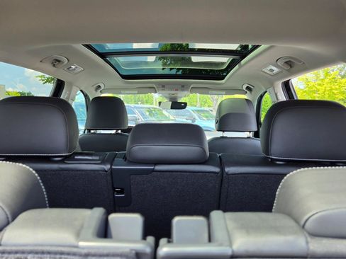Certified 2023 Volkswagen Tiguan SE w/ Panoramic Sunroof Package FWD image 61