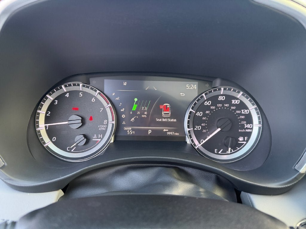 Used 2023 Toyota Highlander XLE AWD/4WD image 14