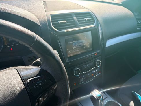 Used 2016 Ford Explorer XLT image 8