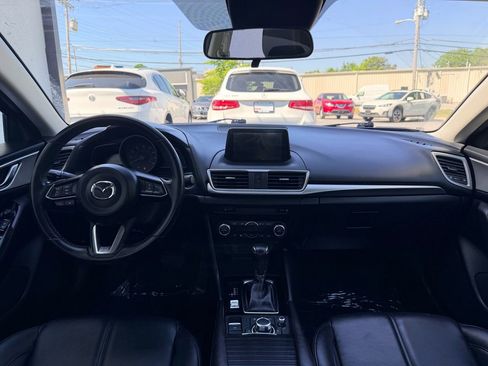 Used 2018 MAZDA MAZDA3 Touring FWD image 17