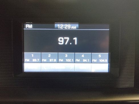 Used 2020 Hyundai Elantra SE FWD image 25