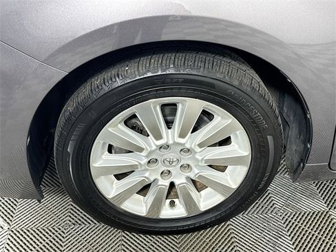 Used 2016 Toyota Sienna LE image 4