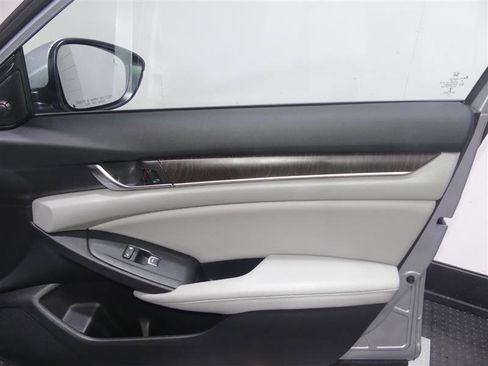 Used 2020 Honda Accord Touring image 18
