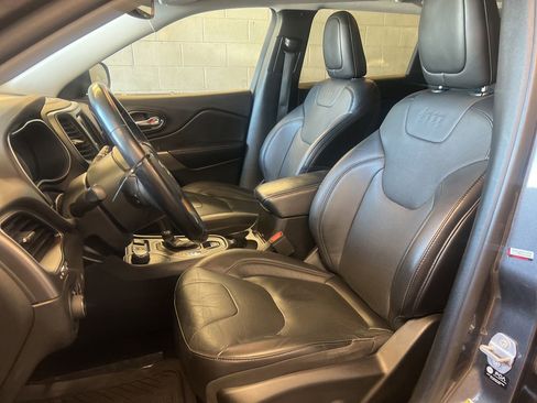Used 2021 Jeep Cherokee Latitude Lux w/ Comfort/Convenience Group AWD/4WD image 14