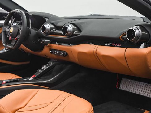 Used 2022 Ferrari 812 GTS image 19