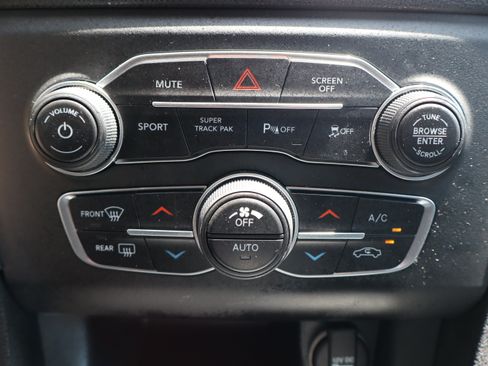 Used 2018 Dodge Charger R/T RWD image 40