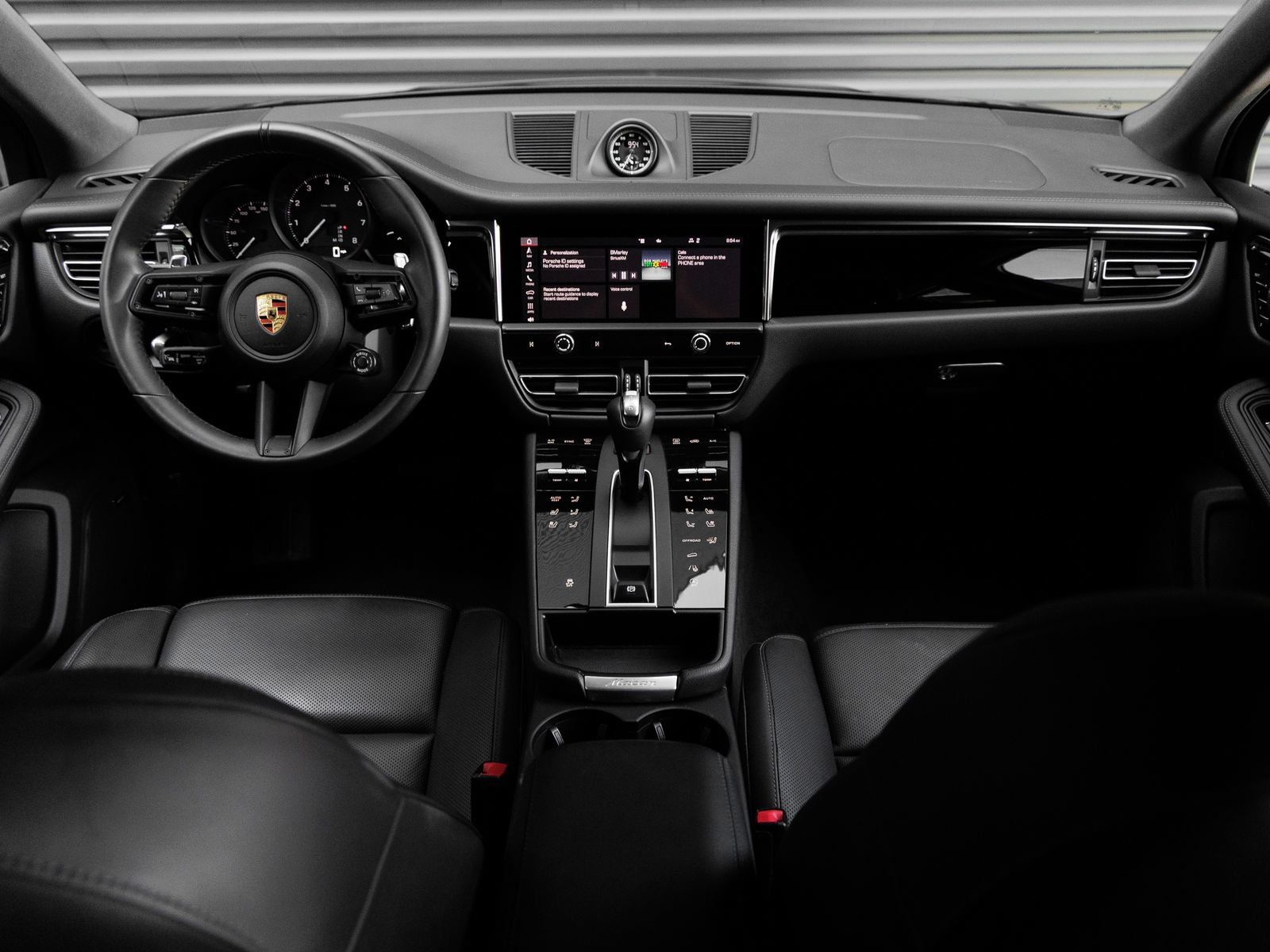 Used 2026 Porsche Macan AWD/4WD image 16