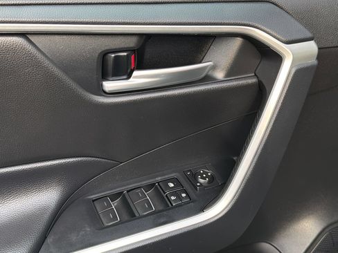 Used 2025 Toyota RAV4 XLE AWD/4WD image 19