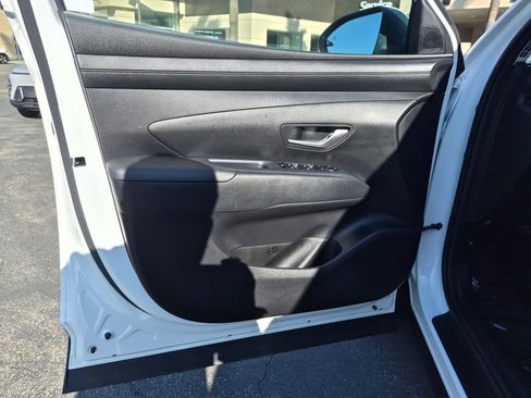 Used 2025 Hyundai Tucson SE image 9