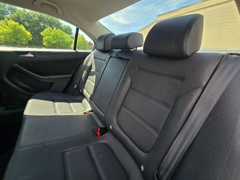 Used 2012 Volkswagen Jetta SE FWD image 33