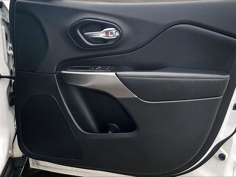 Used 2020 Jeep Cherokee Limited image 23