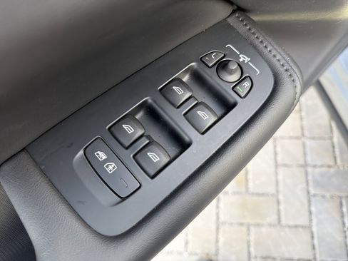 Certified 2025 Volvo XC60 B5 Plus image 7