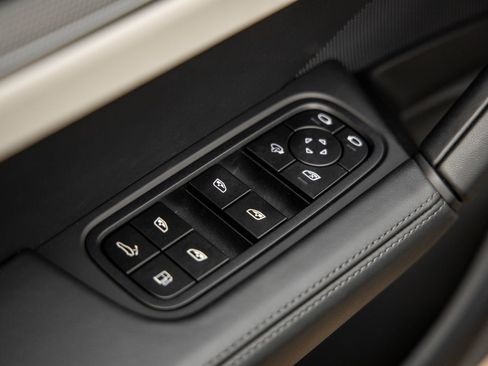 New 2025 Porsche Cayenne E-Hybrid Coupe AWD/4WD image 22