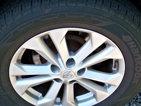 Used 2014 Nissan Rogue SV w/ SV Premium Package image 20