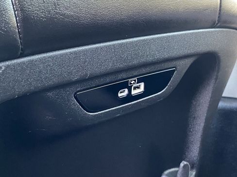 Used 2023 Chrysler Pacifica Touring-L FWD image 16
