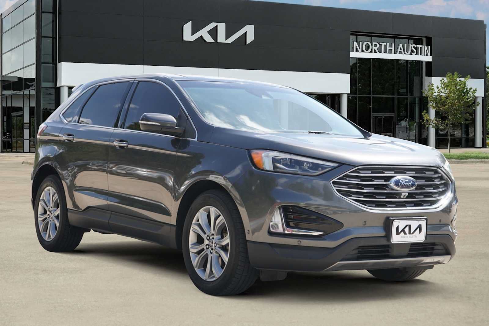 Used 2019 Ford Edge Titanium w/ Equipment Group 301A FWD image 6