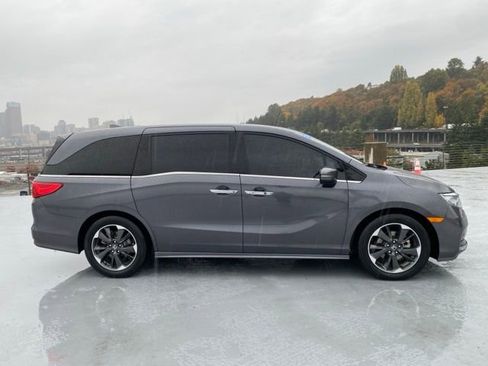 Certified 2023 Honda Odyssey Elite image 3