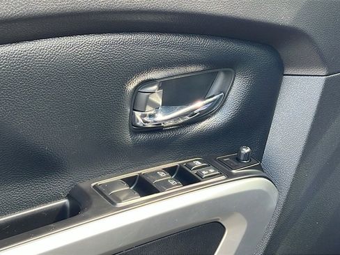 Used 2017 Nissan Titan SV image 10