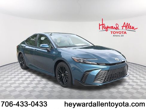 New 2026 Toyota Camry SE FWD image 1