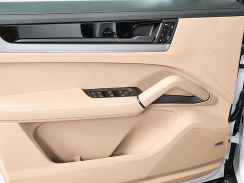 New 2026 Porsche Cayenne S image 6