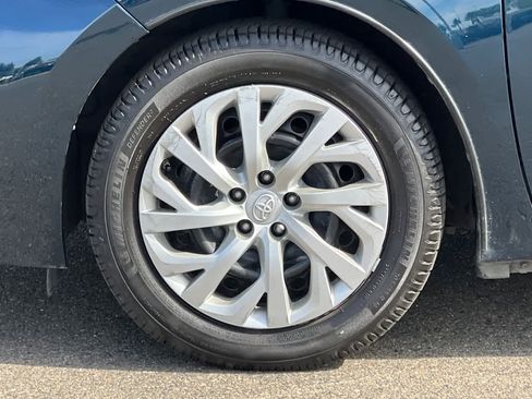 Used 2017 Toyota Corolla LE image 28