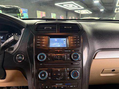 Used 2017 Ford Explorer XLT FWD image 13
