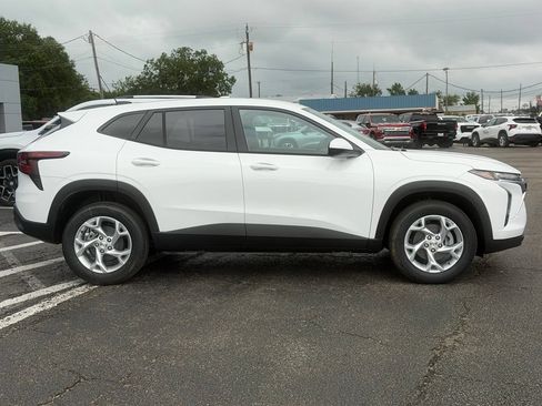 New 2026 Chevrolet Trax LS w/ LS Convenience Package FWD image 4